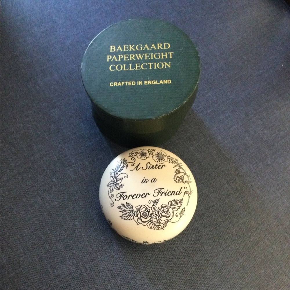 Paperweight “ SISTERS”